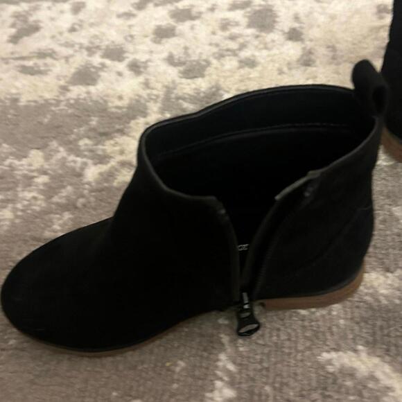 Cat & Jack Black Fupoia Ankle Boots Size 10 - Picture 4 of 6